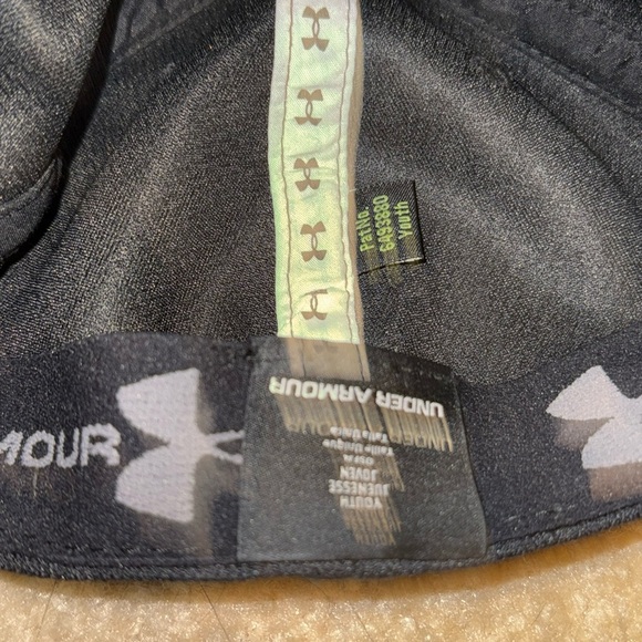 Youth Under Armour Black Hat with White Logo - Picture 5 of 5